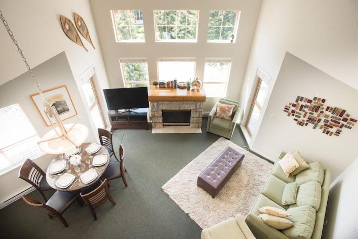 Tyndall Stone Lodge By Cozystay Signature 휘슬러 외부 사진